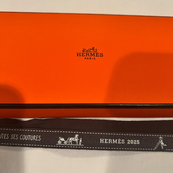 Hermes Scarf Twilly Fringe Leather Bouquet Final Abeille Creme White Black Silk - Picture 3 of 9